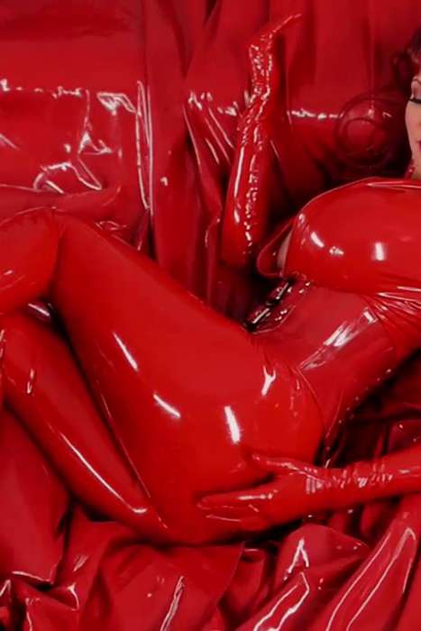 [Bianca Beauchamp唯美视频]ID0010 Sea of Red Latex--性感提示：半裸出镜欲火焚身皮裤湿身熟的味道